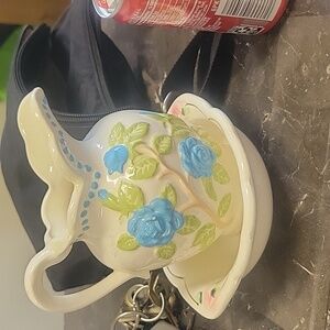 Small pitcher and basin